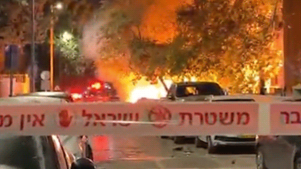 fiery-aftermath-of-iran-missile-strike-near-tel-aviv-caught-on-video-after-2-killed