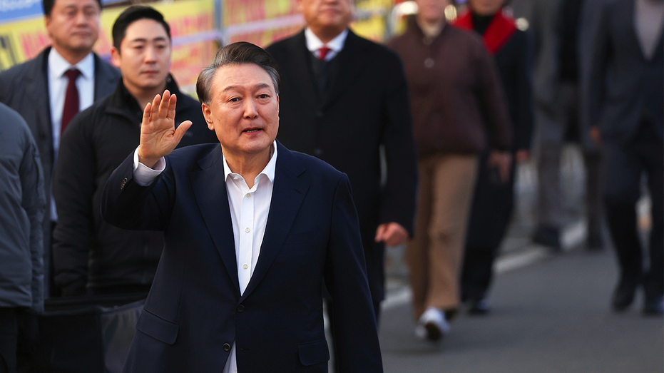 court-sentences-former-world-leader-to-7-years-in-prison-for-resisting-arrest,-other-charges