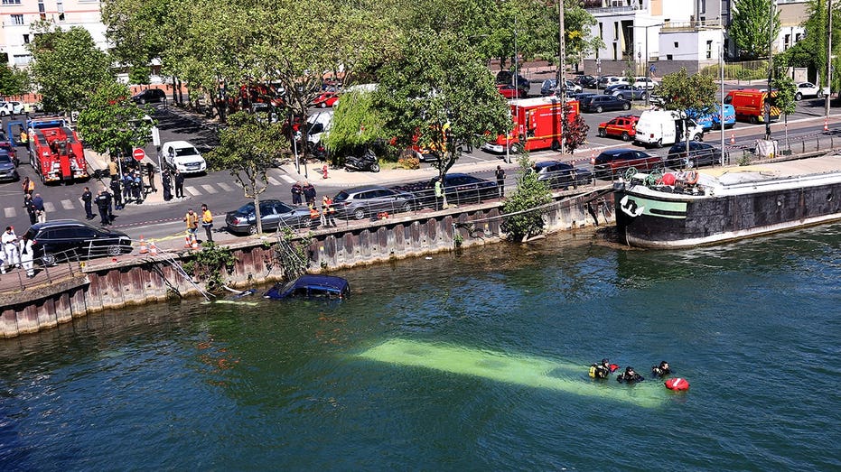 bus-plunges-into-river-after-trainee-driver-crash,-massive-rescue-response:-reports