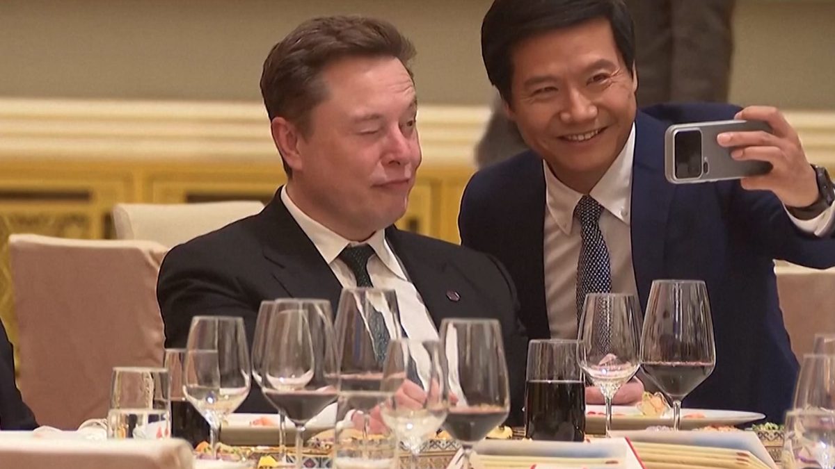 elon-musk-goes-viral-for-faces,-selfies-at-china-state-banquet