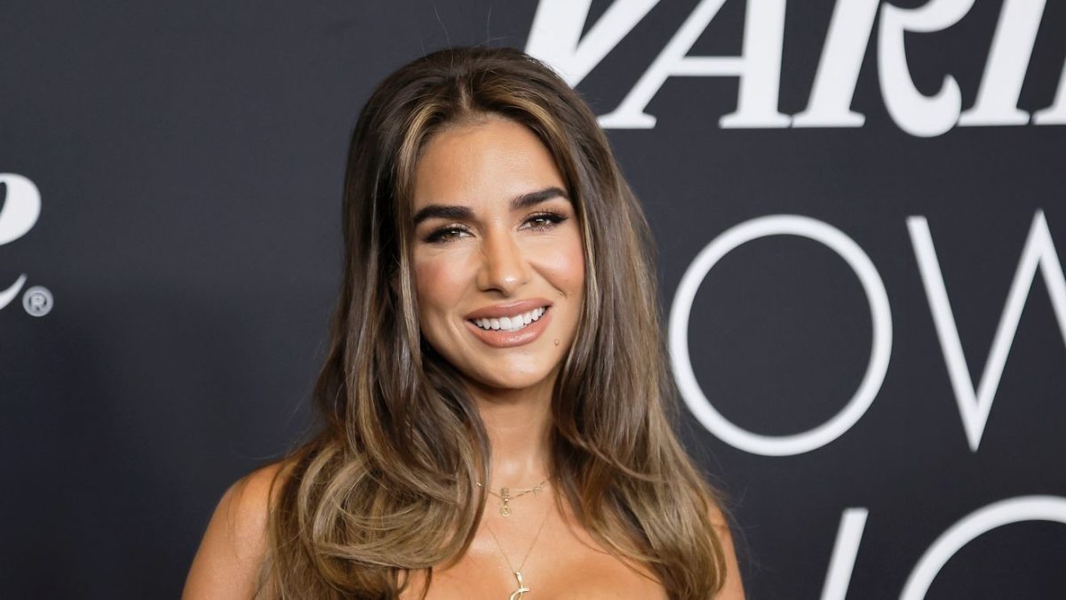 jessie-james-decker-has-decided-to-‘downsize’-her-breast-implants