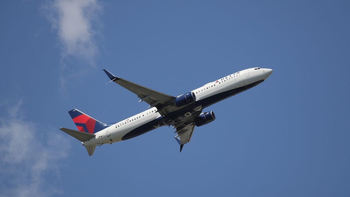 delta-flight-returns-to-airport-after-spending-8-hours-over-atlantic-ocean